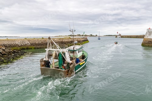 Preview: Saint-Vaast-la-Hougue, a fishing boat