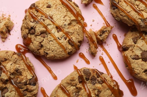 Preview: Cookies with caramel on pink background, close up