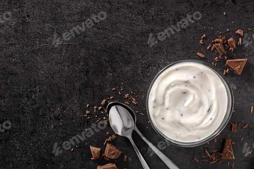 Preview: Stracciatella yogurt in transparent bowl