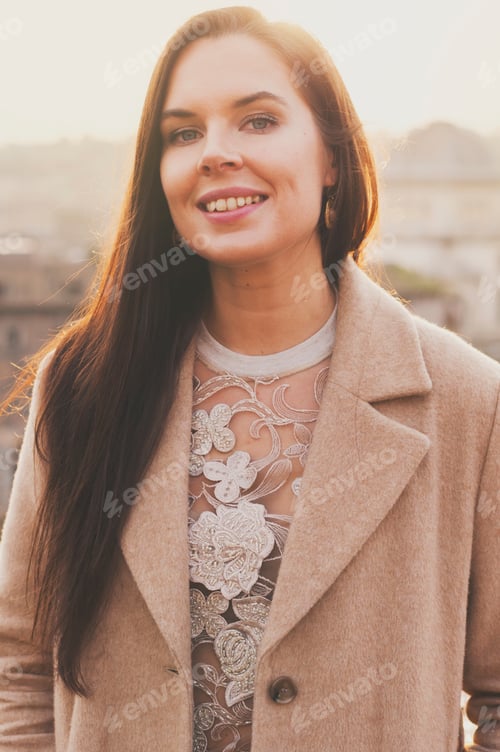 Preview: Young happy woman during her trip to Rome