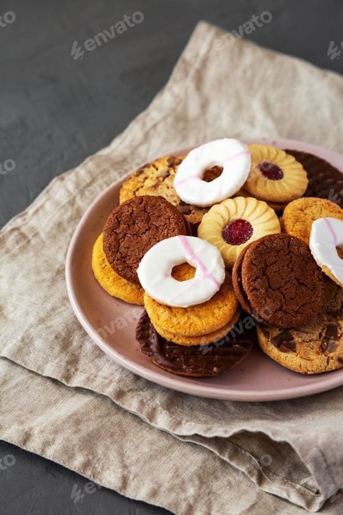 Preview: Variety of Biscuits on a pink Plate, side view.