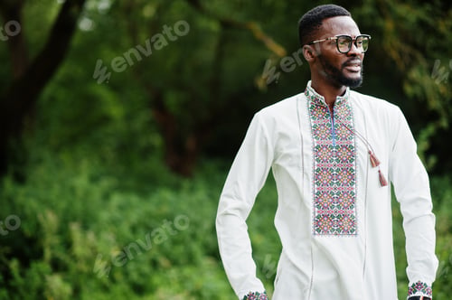 Preview: African family in traditional clothes