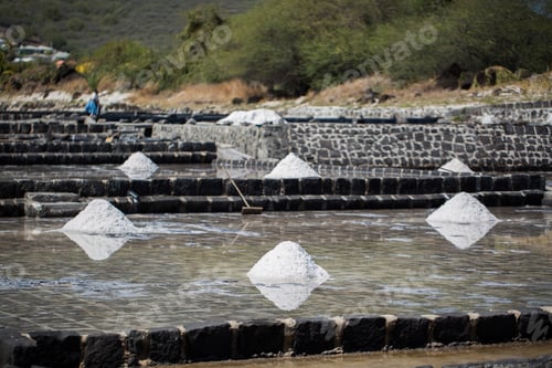Vista previa: Fields of salt on the shores of the Indian ocean in Mauritius. The collection of salt