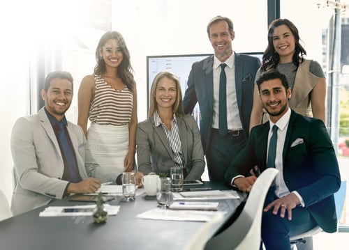 Предпросмотр: Представляем идеи команде. Съемка встречи Корпоративный бизнесменов в зале заседаний.