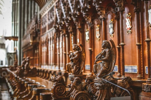 Preview: Closeup of statues in the Salisbury Cathedral, UK