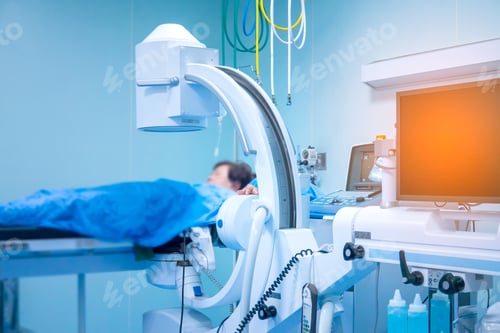 Preview: Patient in mri scanning room