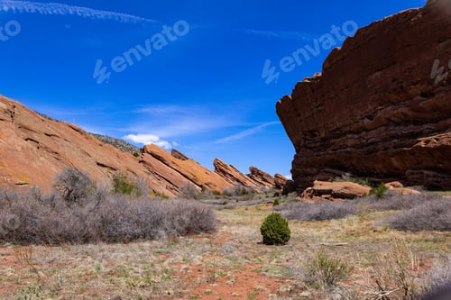Vista previa: A beautiful shot of a desert with cliffs
