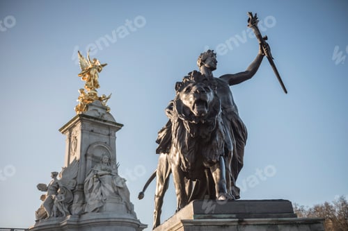 Preview: Lion on the Victoria Memorial, a monument to Queen Victoria, Buckingham Palace, London, England