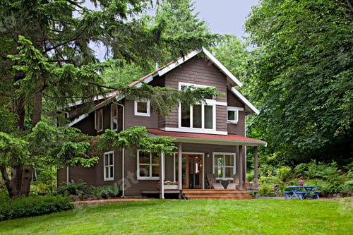 Preview: 53890,Green lawn in front of country house