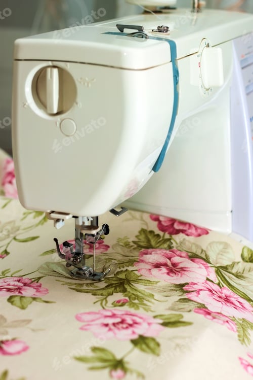 Preview: Modern sewing machine and item of clothing