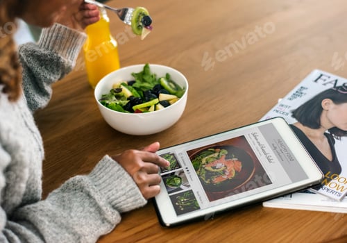 Preview: Woman looking for healthy food online