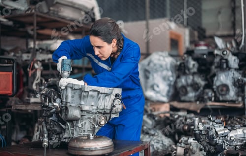 Preview: Car technician check engines, choose quality gear for precise repairs to ensure optimal performance