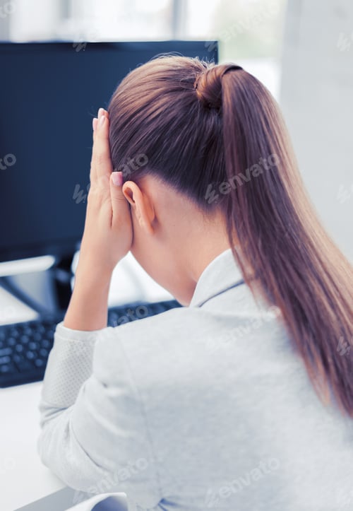 Preview: stressed woman with computer