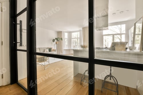 Preview: Spacious room with various areas