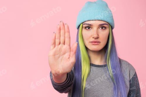 Preview: Young caucasian teenage girl woman hipster showing stop gesture sign with her palm isolated