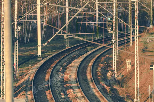 Vorschau: Parallele Eisenbahnschienen