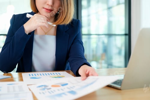 Preview: Portrait of beautiful young entrepreneur businesswoman working in modern work station.