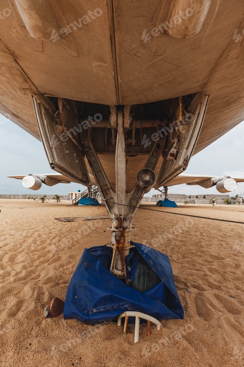 Preview: Detail of the front landing gear of a decommissioned l-1011 TriStar in Cotonou, Benin