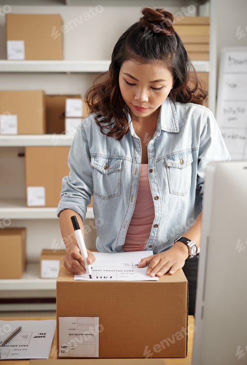 Preview: Woman working at post office
