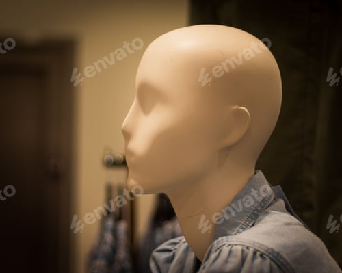 Preview: Closeup shot of a mannequin's head in a clothing shop with a blur background