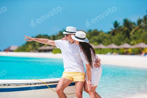 Preview: Young couple on white beach during summer vacation