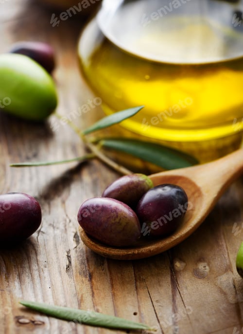 Preview: Black olives and olive oil