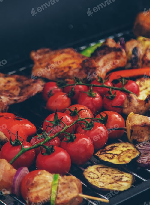 Preview: Vegetables and meat are grilled. Selective focus.