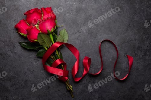 Preview: Valentines day greeting card with red rose flowers
