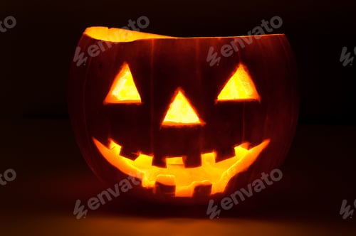Preview: Halloween pumpkin glowing in the dark