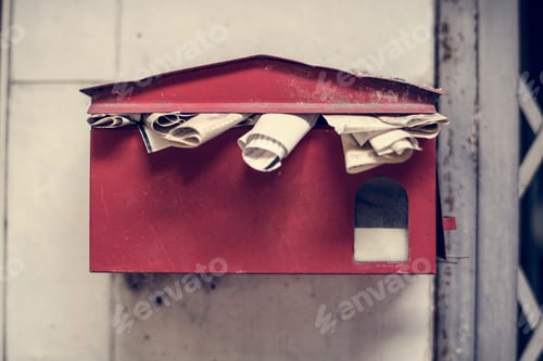 Preview: An overfull old post box
