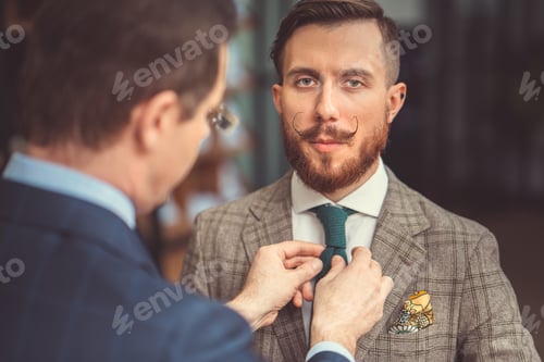 Preview: Customer in suit