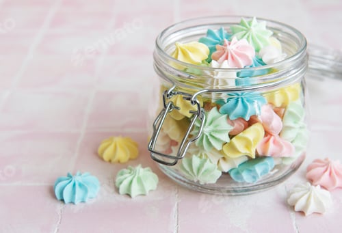Preview: Small colorful meringues