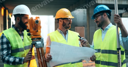 Preview: Architect consult engineer on construction site