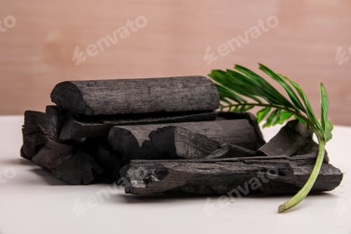Preview: Charcoal from natural wood is useful as a fuel, medicine, food and beauty care.