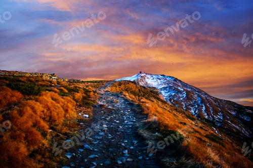 Preview: Fantastic sunset in the mountains of Ukraine