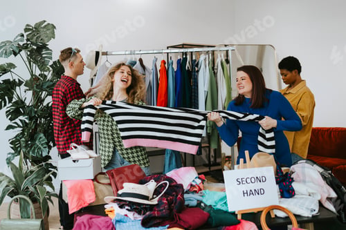 Preview: young people in second hand shops, choice of clothes, the possibility of a second life for clothes