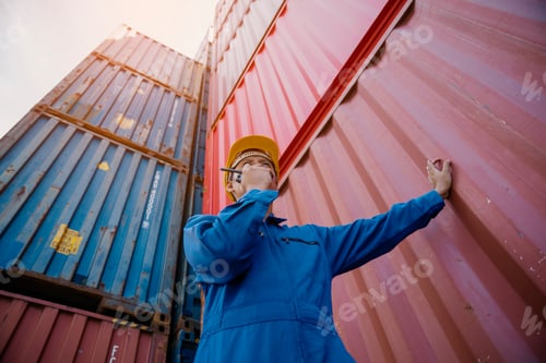 Preview: Foreman control loading Containers box to truck for Logistic Import Export.