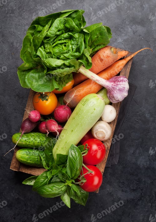 Preview: Assorted raw organic vegetables