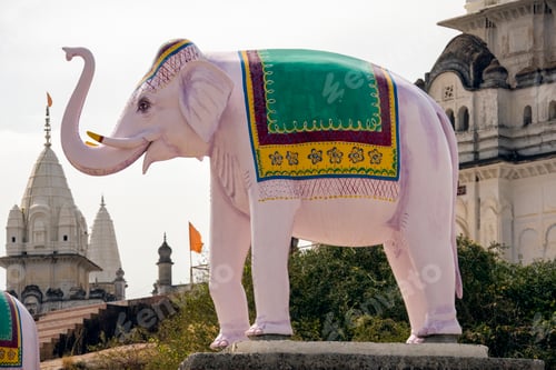 Preview: Statue of a pink elephant - Sonagiri near Gwalior - India