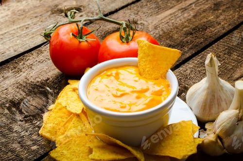Preview: Tortilla chips with tomato and cheese-garlic dip