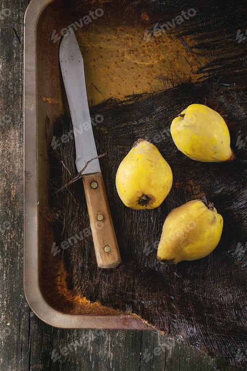 Preview: Quinces over wood