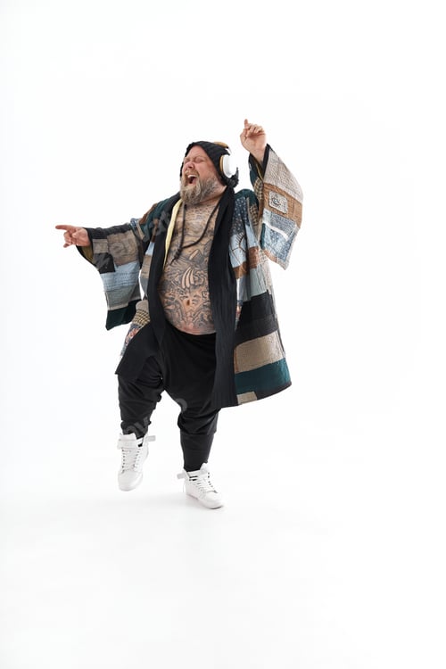 Preview: Fat stylish bearded tattoed caucasian man with big belly is posing and dancing wearing ethnic kimono