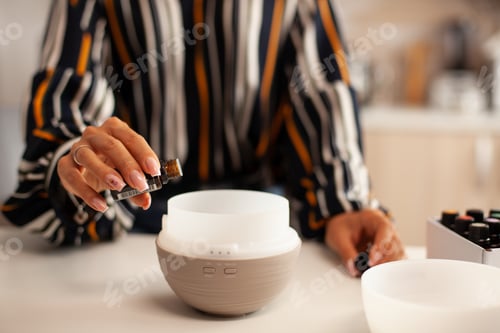 Preview: Holding bottle with essential oil