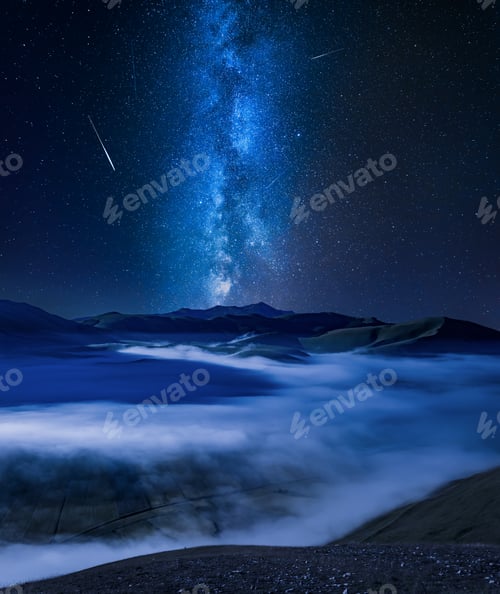 Preview: Milky way over foggy valley in Umbria, Italy