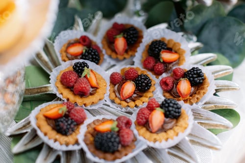 Preview: Delicious fruit tarts with berries.
