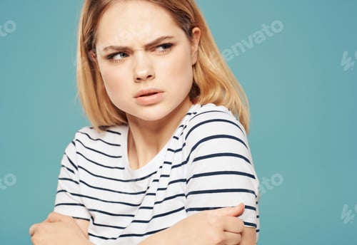 Preview: woman with angry expression in striped t-shirt tin plate with hands blue background