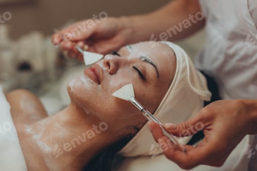 Preview: A girl at a cosmetologist does cosmetic procedures. Skin cleansing