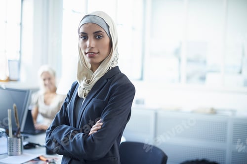 Preview: Portrait of young businesswoman wearing hijab in office