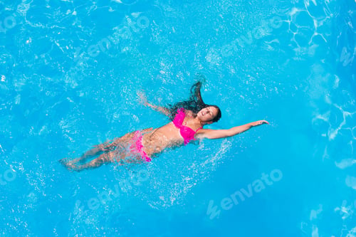 Preview: A girl is relaxing in a swimming pool