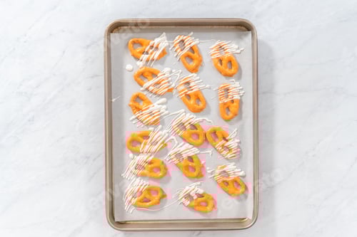 Preview: Gourmet Chocolate Covered Pretzel Twist